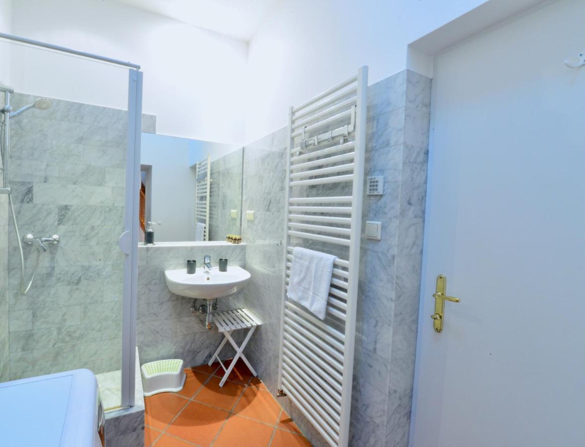 Spacious Flat With Panoramic View Apartamento Viena